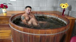 Captura de 'Hot Tub Rendezvous' nº 1