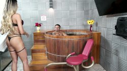 Captura de 'Hot Tub Rendezvous' nº 3