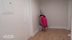 Captura de 'Dirty Little Step-Daughter Gets Big Dick Housewarming Gift' nº 19