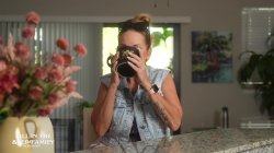 Captura de 'Dirty Little Step-Daughter Gets Big Dick Housewarming Gift' nº 3