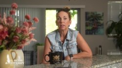 Captura de 'Dirty Little Step-Daughter Gets Big Dick Housewarming Gift' nº 7