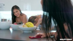 Captura de 'We Live Together Season 1' nº 136