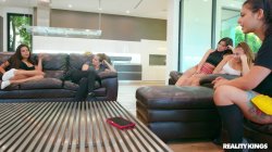 Captura de 'We Live Together Season 1' nº 7