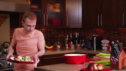 Captura de 'Sneaky MILFS 2' nº 4