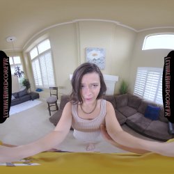 'Dharma Does Her First VR and Cums Over and Over' screenshot nº 11