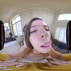 'Dharma Does Her First VR and Cums Over and Over' screenshot nº 15