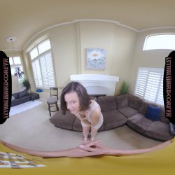 'Dharma Does Her First VR and Cums Over and Over' screenshot nº 3