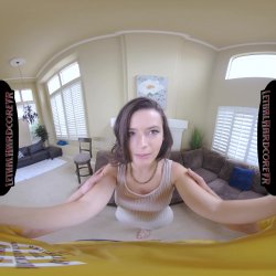 'Dharma Does Her First VR and Cums Over and Over' screenshot nº 7