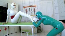 Captura de 'Lucy Loves Latex Lesbians' nº 23