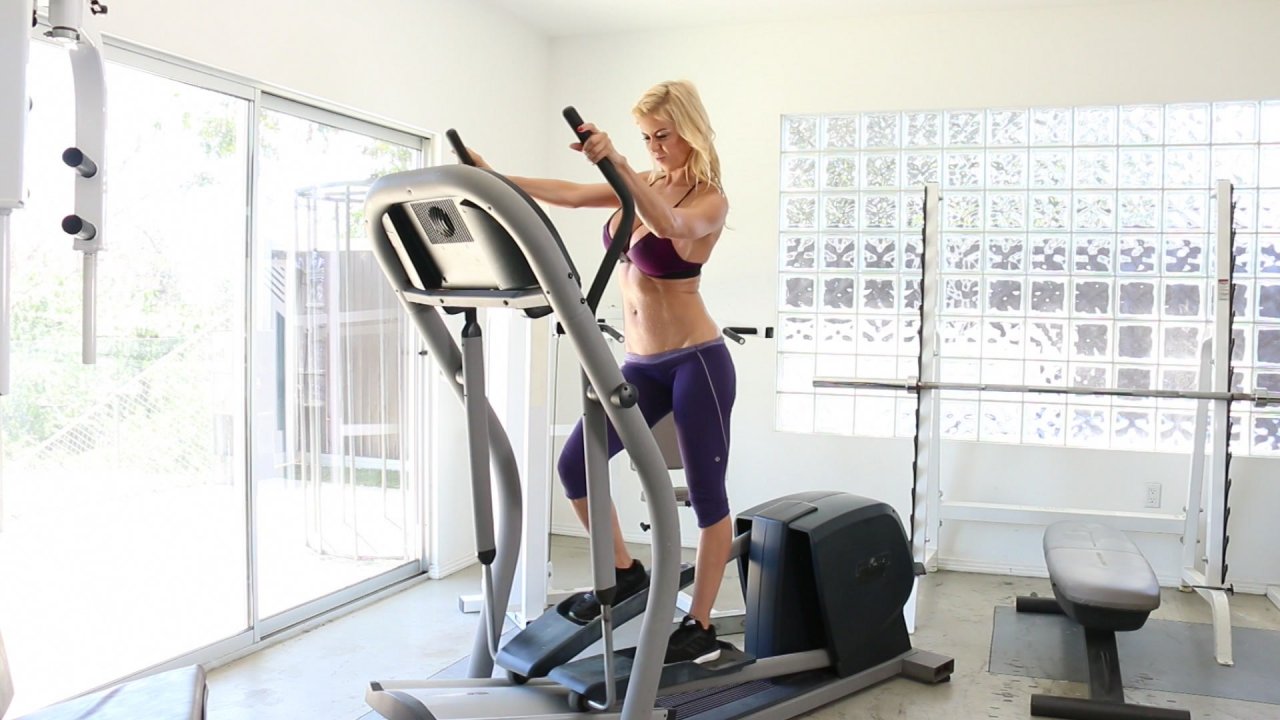 Alexis Faux Squirts During Her Workout