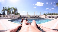 Captura de 'Poolside Threesome' nº 12