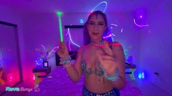 Captura de 'Dahlia Noire Leaves the Rave Behind for a Reckless Night of Neon Lust!' nº 5