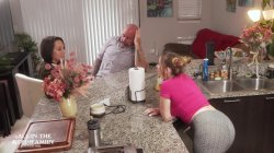 Captura de 'Sex Freak Freya Von Doom Visits StepDad And New Wife' nº 6
