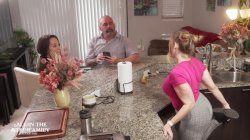 Captura de 'Sex Freak Freya Von Doom Visits StepDad And New Wife' nº 12