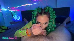 Captura de 'Neon Rave Tease As Armani Black Steals A Wild Backstage Moment!' nº 45