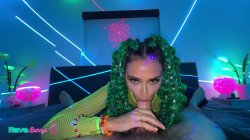 Captura de 'Neon Rave Tease As Armani Black Steals A Wild Backstage Moment!' nº 49