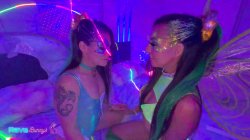 'Sasha Tatcha And Tiny Rhea Turn A Neon Afterparty Into Total Chaos!' screenshot nº 4