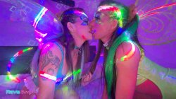 'Sasha Tatcha And Tiny Rhea Turn A Neon Afterparty Into Total Chaos!' screenshot nº 11