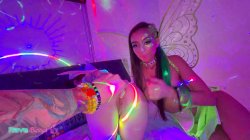 'Sasha Tatcha And Tiny Rhea Turn A Neon Afterparty Into Total Chaos!' screenshot nº 19