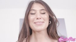 Captura de 'Slender Beauty Takes A BIG 13 Inches' nº 25