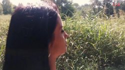 Captura de 'Footing Fucking a runner, with very hot brunette Bianka Blue and italian big dick Gothic' nº 3