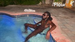 Captura de 'Miami Poolside Fucking by Amy Quinn and Prophet' nº 3