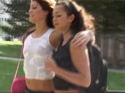 Captura de 'Home Alone Girls: Getting Wet After Class' nº 2
