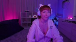 'Erotic Gaming Session starring Lilly Mays' screenshot nº 2