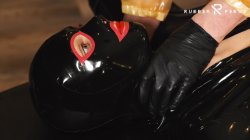 'Horny Rubber Girl Needs A Fuck Machine' screenshot nº 18