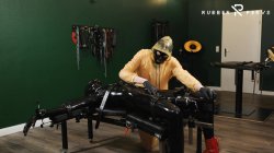 'Horny Rubber Girl Needs A Fuck Machine' screenshot nº 38