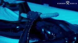 Captura de 'Tied Up Rubbergirl Fucking Herself' nº 13