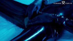 Captura de 'Tied Up Rubbergirl Fucking Herself' nº 18
