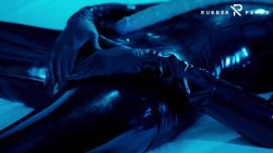 Captura de 'Tied Up Rubbergirl Fucking Herself' nº 19
