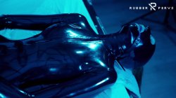 Captura de 'Tied Up Rubbergirl Fucking Herself' nº 31