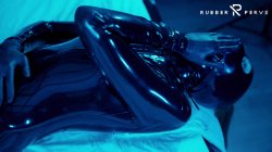 Captura de 'Tied Up Rubbergirl Fucking Herself' nº 6