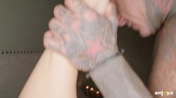Captura de 'Huge Tattooed BF Drives Wild Sara Streching Her Tight Pussy' nº 100