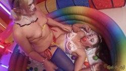 Captura de 'Clown Town Ep. 1 Anal Circus Threesome with Gia & Sophia' nº 14