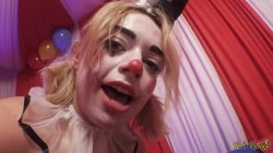 Captura de 'Clown Town Ep. 1 Anal Circus Threesome with Gia & Sophia' nº 16