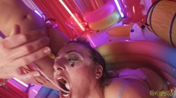 Captura de 'Clown Town Ep. 1 Anal Circus Threesome with Gia & Sophia' nº 23