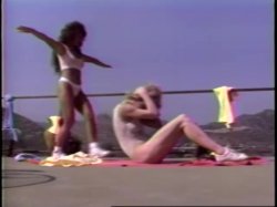 Captura de 'With A Wiggle In Her Walk' nº 5