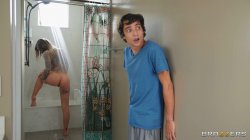 'MILF & Teen Threesomes' screenshot nº 3