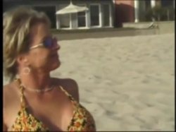 Captura de 'Beach Bunnies With Big Brown Eyes 6' nº 8
