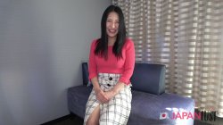 Captura de 'Japanese cutie strips slowly, gives a deep, sloppy blowjob, then moans loud as her tight pussy gets fucked hard' nº 5
