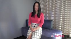 Captura de 'Japanese cutie strips slowly, gives a deep, sloppy blowjob, then moans loud as her tight pussy gets fucked hard' nº 8