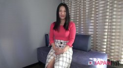 Captura de 'Japanese cutie strips slowly, gives a deep, sloppy blowjob, then moans loud as her tight pussy gets fucked hard' nº 17