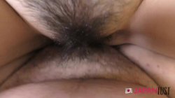 Captura de 'Tamaki, a sultry vixen, starts by flashing her lush, unshaved pussy, then eagerly sucks cock while her partner fingers her wet cunt' nº 132