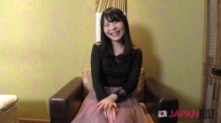 Captura de 'Tamaki, a sultry vixen, starts by flashing her lush, unshaved pussy, then eagerly sucks cock while her partner fingers her wet cunt' nº 18