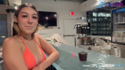 'Poolside Bartender Meets Violet Gems' screenshot nº 11