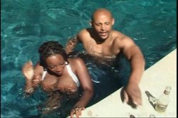 Captura de 'Anal Pool Party 4' nº 7